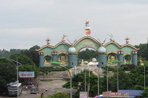 tk lighting cung cap cot thep cho khu du lịch ho nui coc