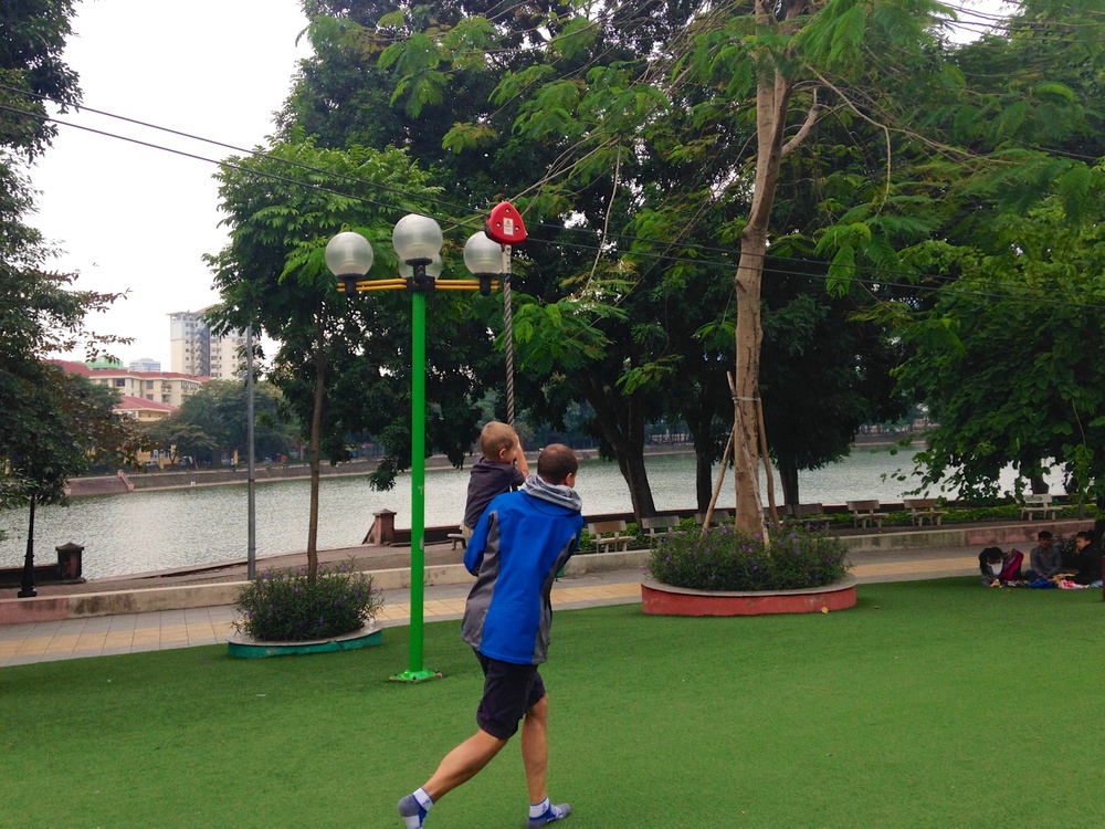 cot den cong vien tai cong vien nghia do