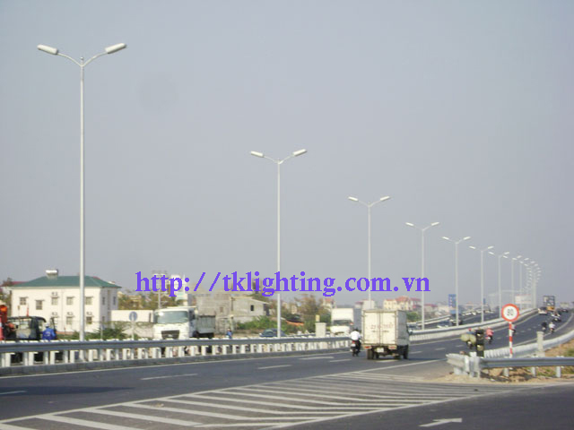 Cột thép mạ kẽm nhúng nóng