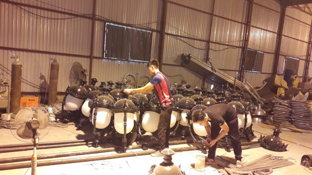 Sản xuất đèn sân vườn