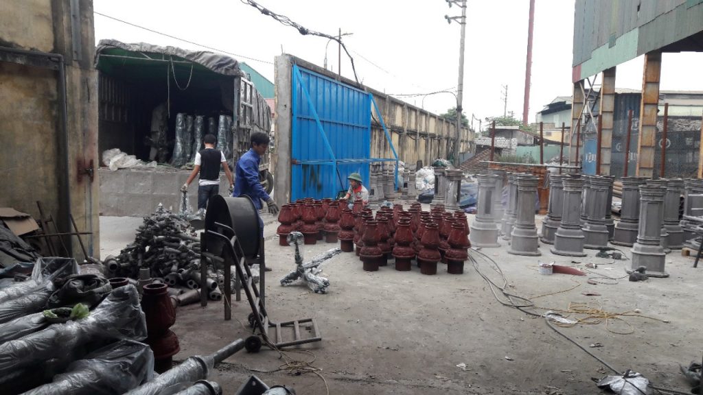 giá cột đèn sân vườn